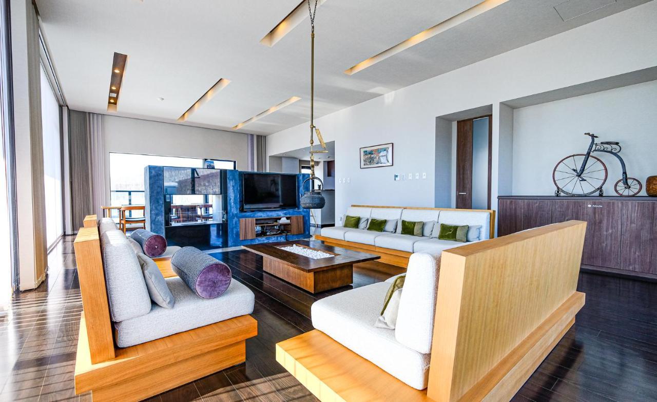 Suite with Mountain View